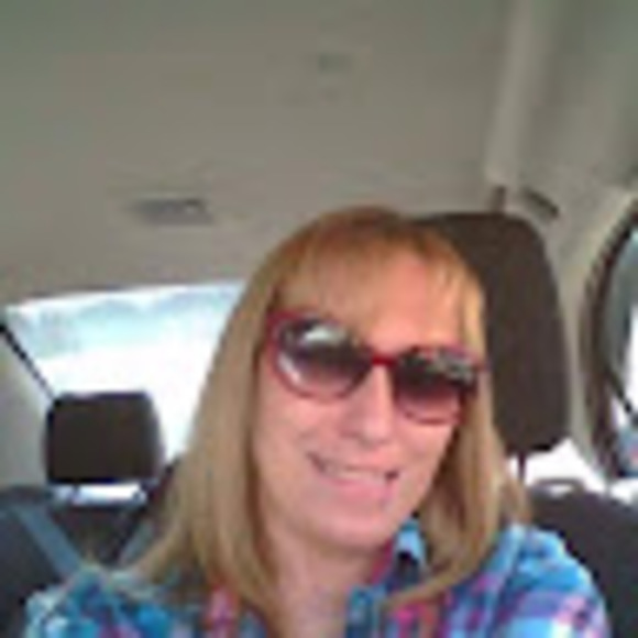 Meet your Posher, Sandy - Picture 1 of 1